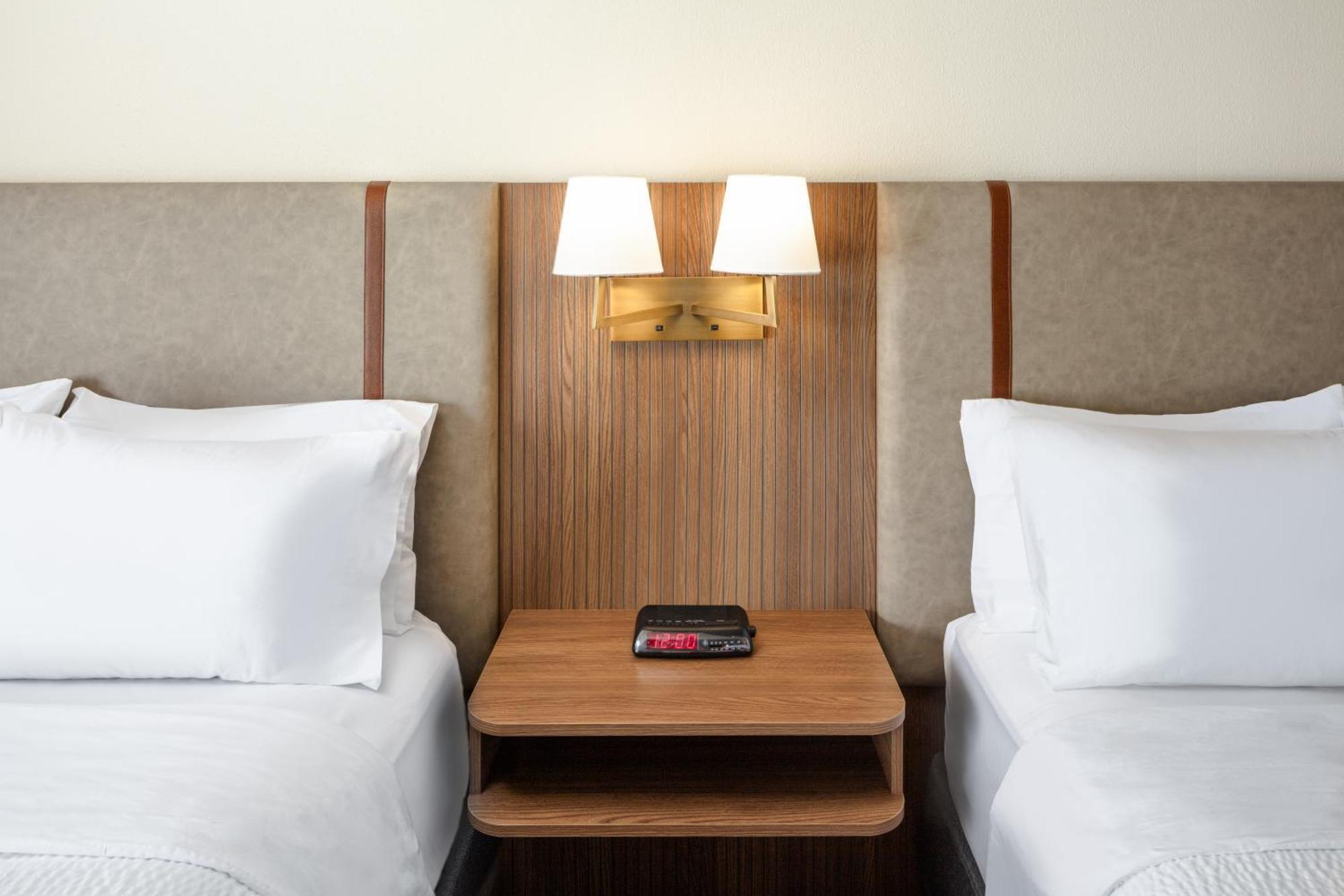 & Springfield-i-44 By Ihg Hotel